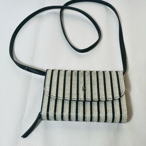 Simply Vera Crossbody Black And Tan Striped Small Handbag Lots Of Pockets Cadual